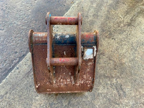 18" BMC DIGGING BUCKET.....45mm PINS......1159 377217598