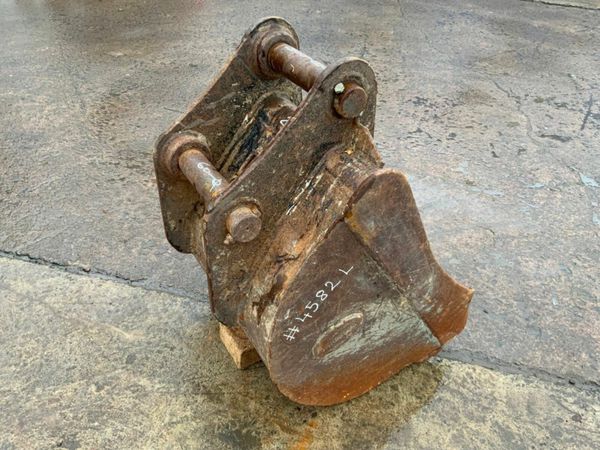 24" STRICKLAND DIGGER BUCKET....60MM......#4582 377217650