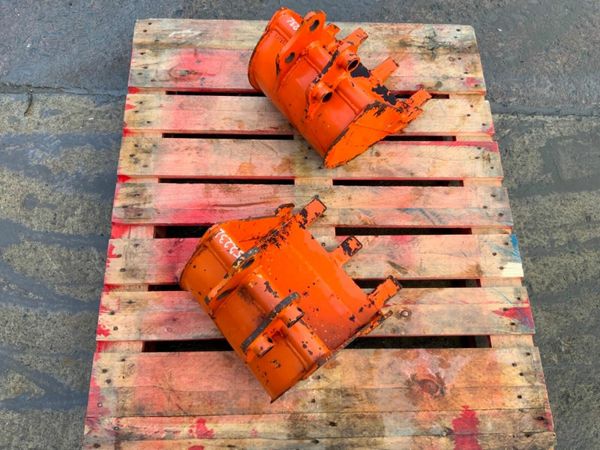 *** 12" TOOTHED DIGGING BUCKET.     25mm PINS *** 377217659