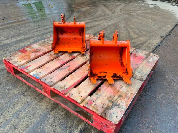 *** 12" TOOTHED DIGGING BUCKET.     25mm PINS *** 377217665