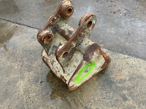 *** 18" DIGGING BUCKET....45mm PINS 377217695