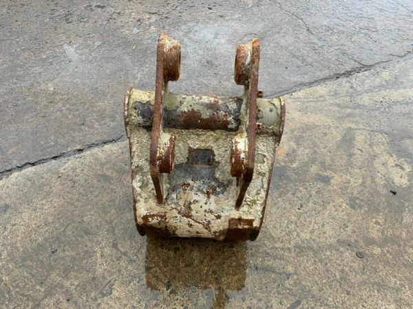 *** 18" DIGGING BUCKET....45mm PINS 377217697