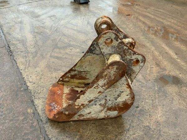 *** 18" DIGGING BUCKET....45mm PINS 377217698