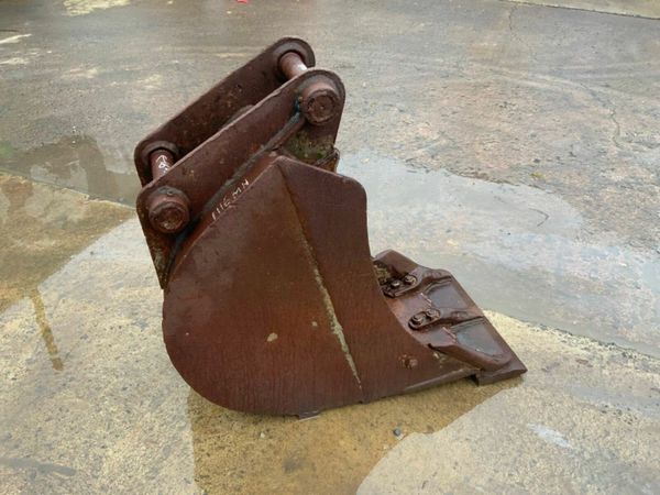 18" JCB DIGGING BUCKET .......45mm PINS.......#111 377217742