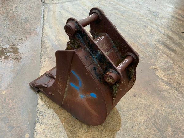 18" JCB DIGGING BUCKET .......45mm PINS.......#111 377217743