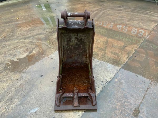 18" JCB DIGGING BUCKET .......45mm PINS.......#111 377217745