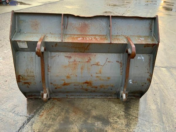 67" MN FRONT BUCKET.....WHEELED LOADER....1372 377217782