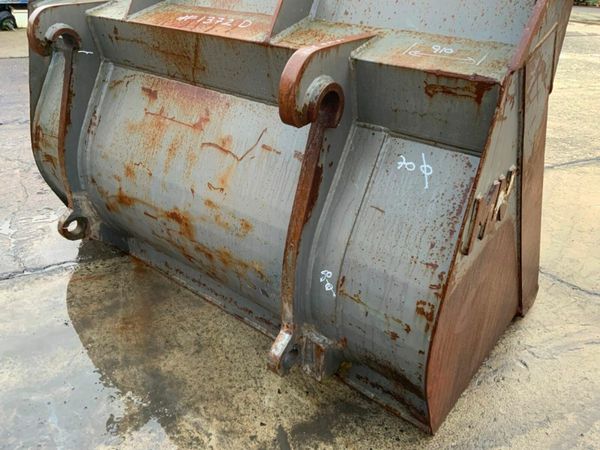 67" MN FRONT BUCKET.....WHEELED LOADER....1372 377217783