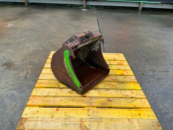 *** 18" DIGGING BUCKET......30mm PINS *** 377217975