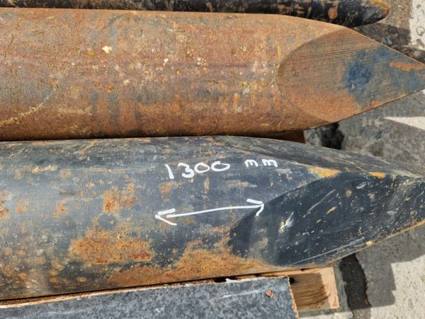 *** HYDRAULIC BREAKER REPLACEMENT CHISELS *** 377217900