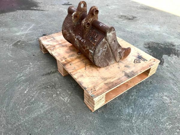 *** 18" MINI DIGGER BUCKET.....25mm PINS....4533/9 377218095