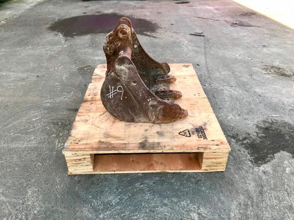 *** 18" MINI DIGGER BUCKET.....25mm PINS....4533/9 377218096