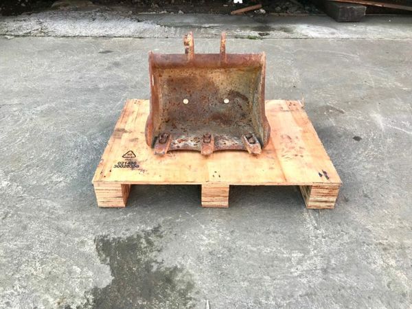 *** 18" MINI DIGGER BUCKET.....25mm PINS....4533/9 377218097