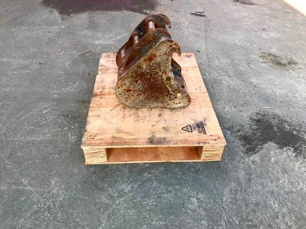 ** 12" MINI DIGGER BUCKET......25mm PINS.... 4533- 377218026