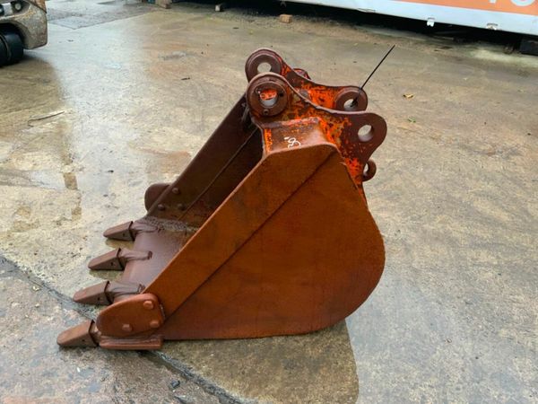 30"  DIGGING BUCKET......45mm PINS.......#.1476 377218032