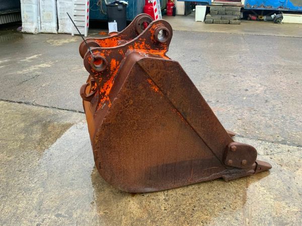 30"  DIGGING BUCKET......45mm PINS.......#.1476 377218036