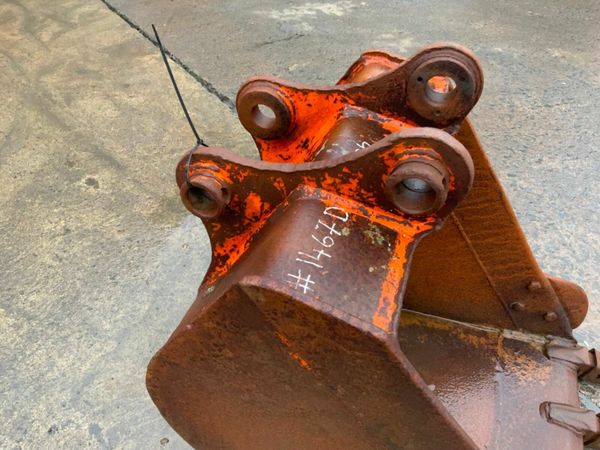 30"  DIGGING BUCKET......45mm PINS.......#.1476 377218038