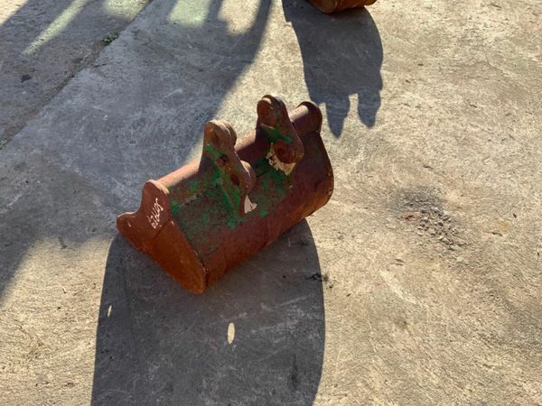 *** 18" MINI DIGGER BUCKET.....25mm PINS...307929 377218264