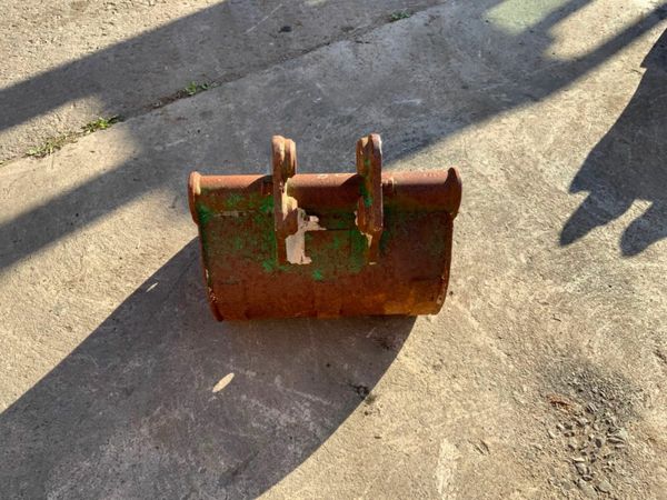 *** 18" MINI DIGGER BUCKET.....25mm PINS...307929 377218265