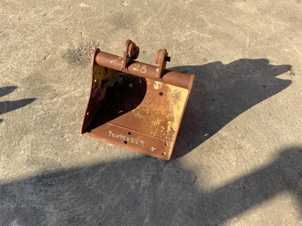 *** 18" MINI DIGGER BUCKET.....25mm PINS...307929 377218267
