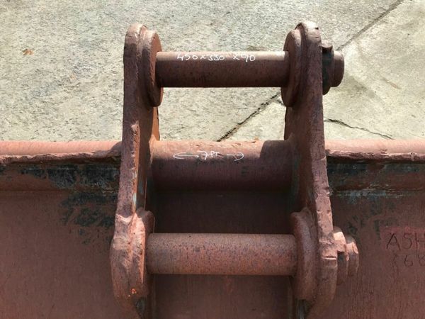 *** 84" GRADING BUCKET....90 mm PINS **** 377218274