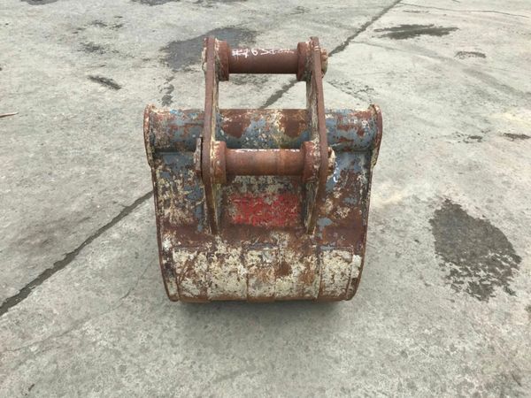 24" DIGGING BUCKET........60mm PINS. ....1631 377218329