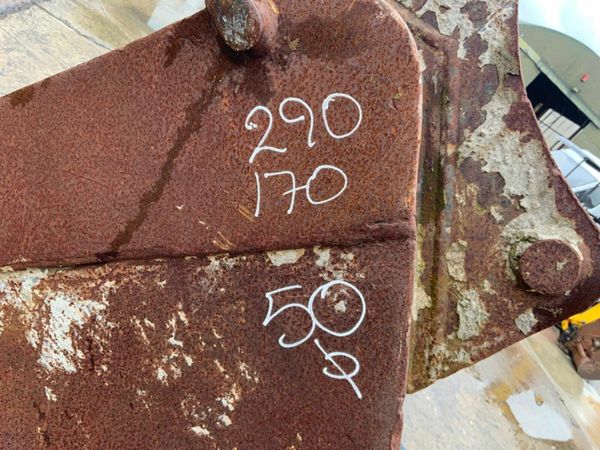 24" DIGGING BUCKET....50mm PINS......197w. 377218484