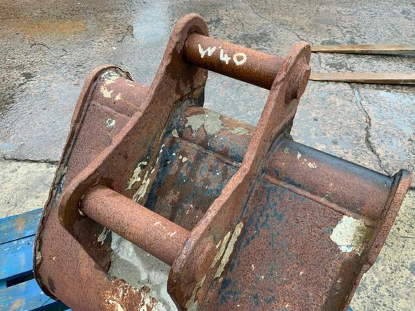 24" DIGGING BUCKET....50mm PINS......197w. 377218486