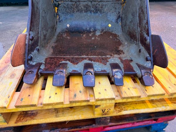 28" DIGGING BUCKET ...45MM PINS....88S 377218858