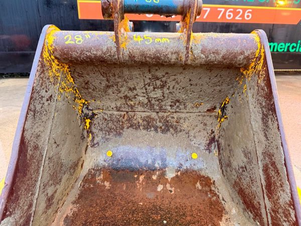 28" DIGGING BUCKET ...45MM PINS....88S 377218860