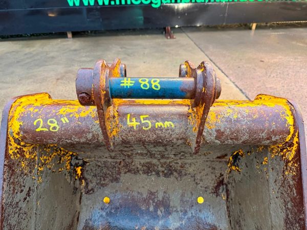 28" DIGGING BUCKET ...45MM PINS....88S 377218861