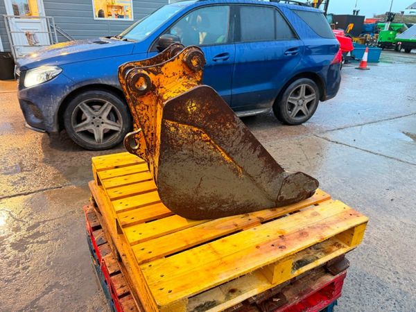 28" DIGGING BUCKET ...45MM PINS....88S 377218864