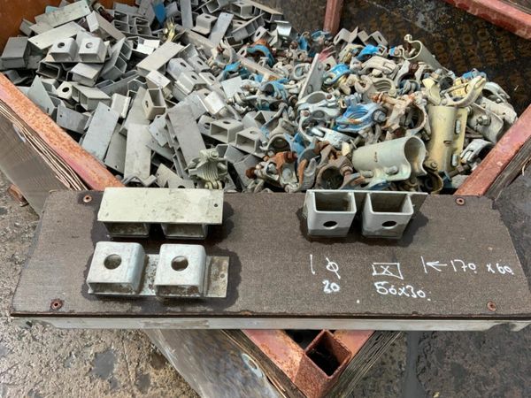 GALVANISED SCAFFOLDING  BRACKETS & CLAMPS. 377218967