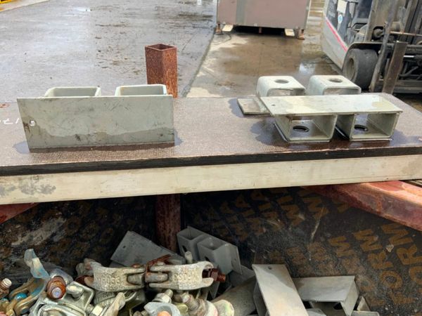 GALVANISED SCAFFOLDING  BRACKETS & CLAMPS. 377218969