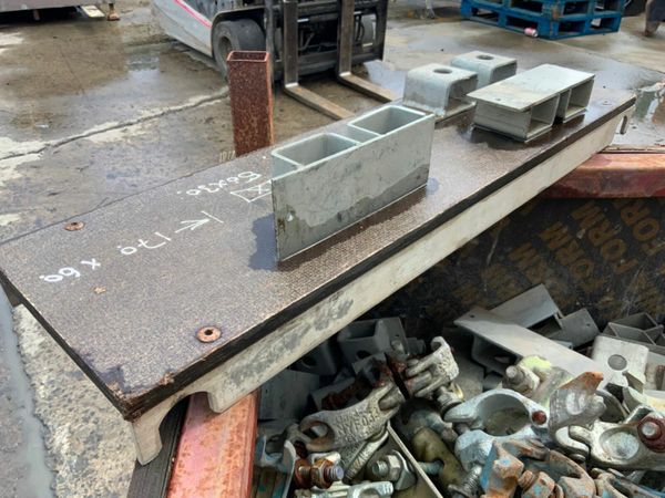 GALVANISED SCAFFOLDING  BRACKETS & CLAMPS. 377218972