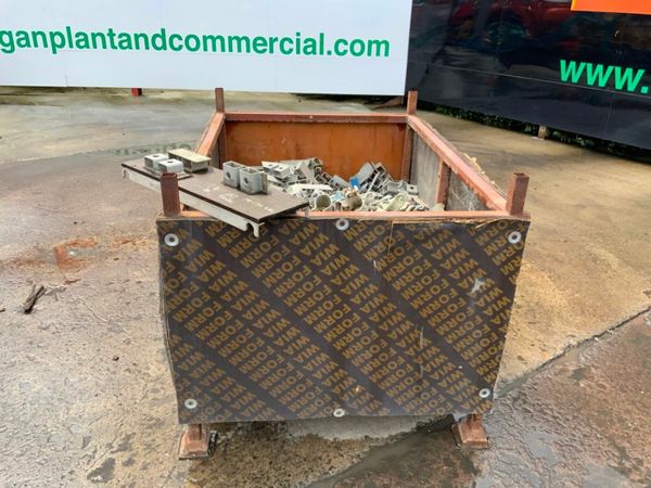 GALVANISED SCAFFOLDING  BRACKETS & CLAMPS. 377218978