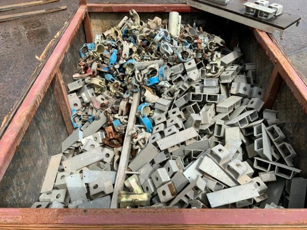 GALVANISED SCAFFOLDING  BRACKETS & CLAMPS. 377218979