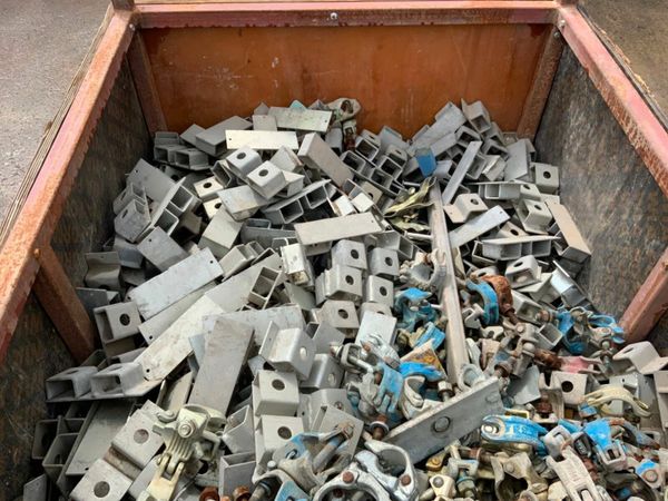 GALVANISED SCAFFOLDING  BRACKETS & CLAMPS. 377218982