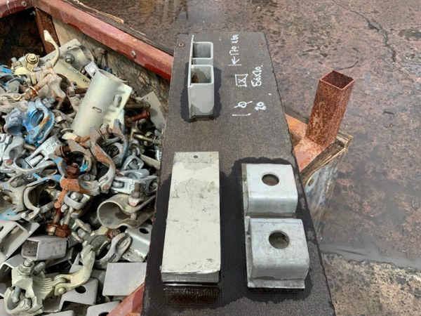 GALVANISED SCAFFOLDING  BRACKETS & CLAMPS. 377218983