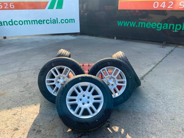 19" LAND ROVER DEFENDER ALLOYS & TYRES. 377219054
