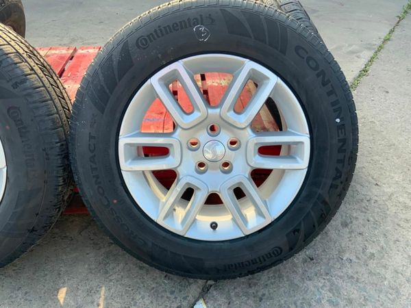 19" LAND ROVER DEFENDER ALLOYS & TYRES. 377219057