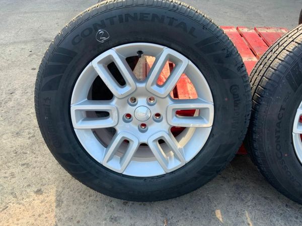 19" LAND ROVER DEFENDER ALLOYS & TYRES. 377219060