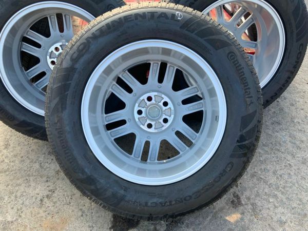 19" LAND ROVER DEFENDER ALLOYS & TYRES. 377219064