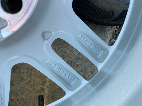 19" LAND ROVER DEFENDER ALLOYS & TYRES. 377219065