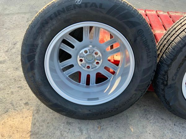 19" LAND ROVER DEFENDER ALLOYS & TYRES. 377219066