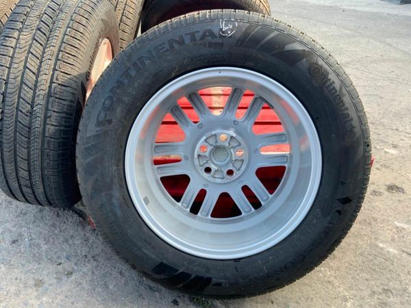 19" LAND ROVER DEFENDER ALLOYS & TYRES. 377219068