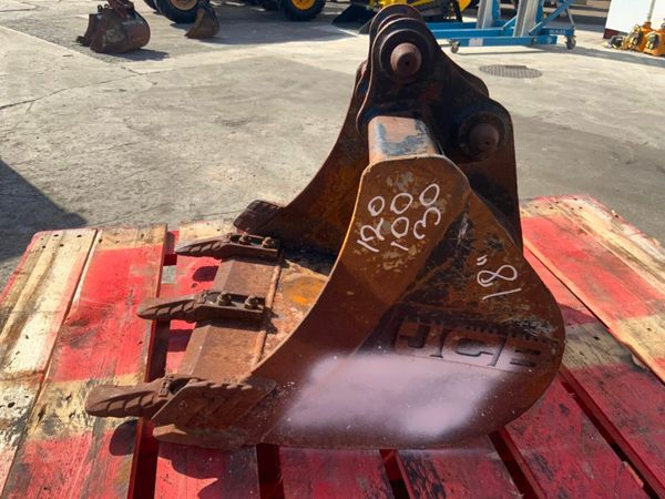 18" JCB DIGGING BUCKET.......30mm PINS........624- 377219168