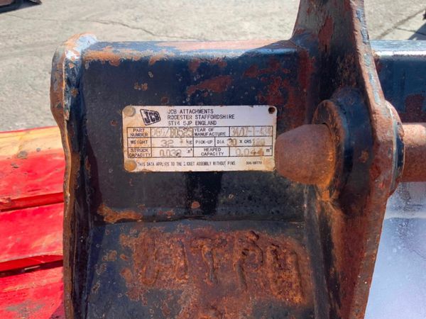 18" JCB DIGGING BUCKET.......30mm PINS........624- 377219170