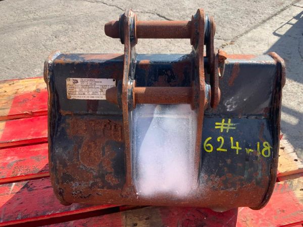 18" JCB DIGGING BUCKET.......30mm PINS........624- 377219172