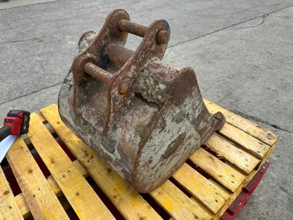 18 inch  DIGGING BUCKET ... 35MM ...# 270-18 377219103